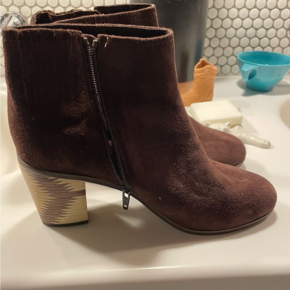 Seychelles brown suede bootie, Aztec heel